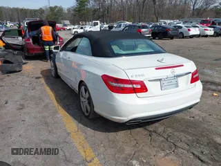 2011 Mercedes-Benz E-Class E 550 with VIN WDDKK7CF4BF093607, listed as a IAAI auction lot 41596557 with 128,548 mi miles. Bid and sale history available at carsss.com. Image 3.