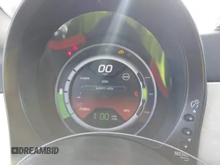 2014 FIAT 500e z VIN 3C3CFFGE3ET245079, wystawiony jako IAAI lot #42099527 z przebiegiem 47 088 mil mil oraz . Historia ofert i sprzedaży dostępna na DreamBid. Obrazek 14.