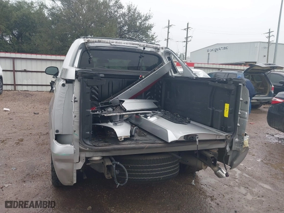 2013 Chevrolet Avalanche LTZ with VIN 3GNMCGE04DG109502, listed as a IAAI auction lot 41335363 with 166,877 mi miles. Bid and sale history available at carsss.com. Image 17.