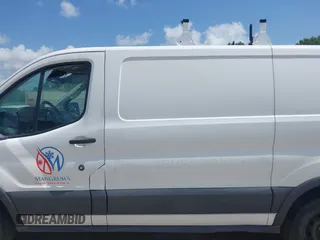 2017 Ford Transit z VIN 1FTYE1YMXHKA11900, wystawiony jako IAAI lot #42481313 z przebiegiem 197 231 mil mil oraz . Historia ofert i sprzedaży dostępna na DreamBid. Obrazek 14.