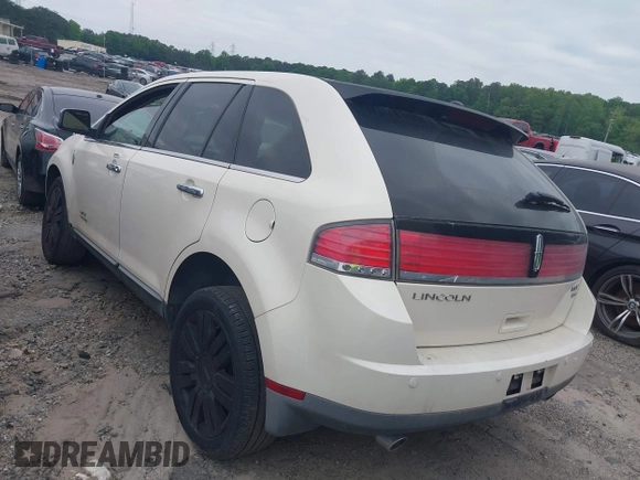 2008 Lincoln MKX with VIN 2LMDU88C28BJ04664, listed as a IAAI auction lot 42127972 with 142,267 mi miles. Bid and sale history available at carsss.com. Image 3.