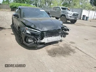 2024 Audi RS 3 z VIN WUAG4DGY5RA900327, wystawiony jako Copart lot #54953264 z przebiegiem Nie podano mil oraz Szkody całkowita. Historia ofert i sprzedaży dostępna na DreamBid. Obrazek 11.