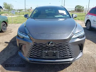 2024 Lexus RX 350 z VIN 2T2BAMBA5RC033402, wystawiony jako IAAI lot #41947126 z przebiegiem Nie podano mil oraz . Historia ofert i sprzedaży dostępna na DreamBid. Obrazek 6.