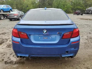 2013 BMW M5 z VIN WBSFV9C58DC772945, wystawiony jako Copart lot #55759565 z przebiegiem 78 125 mil mil oraz Tytuł czysty. Historia ofert i sprzedaży dostępna na DreamBid. Obrazek 6.