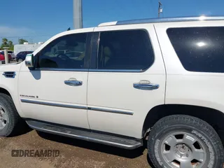 2007 Cadillac Escalade with VIN 1GYFK63847R271121, listed as a IAAI auction lot 42199097 with 138,528 mi miles and . Bid and sale history available at DreamBid. Image 15.