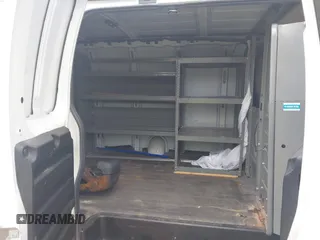 2017 Chevrolet Express Cargo z VIN 1GCWGBFF4H1289693, wystawiony jako IAAI lot #42310038 z przebiegiem 152 692 mil mil oraz . Historia ofert i sprzedaży dostępna na DreamBid. Obrazek 8.