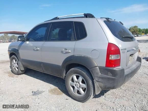 2005 Hyundai Tucson GLS with VIN KM8JN12D05U072873, listed as a IAAI auction lot 41915917 with 89,074 mi miles. Bid and sale history available at carsss.com. Image 3.