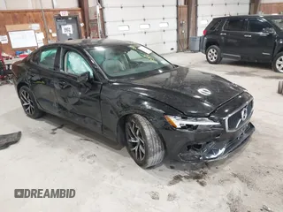 2020 Volvo S60 Momentum z VIN 7JRA22TK2LG037409, wystawiony jako IAAI lot #42201191 z przebiegiem 38 248 mil mil oraz . Historia ofert i sprzedaży dostępna na DreamBid. Obrazek 1.