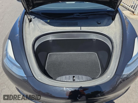 2018 Tesla Model 3 Long Range Battery z VIN 5YJ3E1EB8JF070461, wystawiony jako Copart lot #58379905 z przebiegiem 49 178 mil mil oraz Tytuł czysty. Historia ofert i sprzedaży dostępna na DreamBid. Obrazek 7.