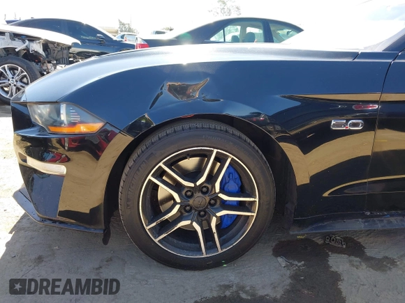 2019 Ford Mustang GT Premium z VIN 1FATP8FF5K5193437, wystawiony jako IAAI lot #42608815 z przebiegiem 67 115 mil mil oraz . Historia ofert i sprzedaży dostępna na DreamBid. Obrazek 6.