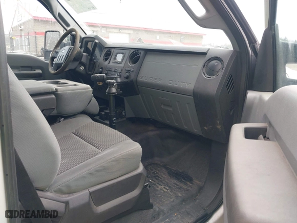 2013 Ford Super Duty F-250 SRW XL with VIN 1FDBF2B61DEB64348, listed as a IAAI auction lot 41685696 with 561,489 mi miles. Bid and sale history available at carsss.com. Image 5.