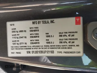 2018 Tesla Model 3 Long Range Battery z VIN 5YJ3E1EBXJF121183, wystawiony jako IAAI lot #42070712 z przebiegiem 71 823 mil mil oraz . Historia ofert i sprzedaży dostępna na DreamBid. Obrazek 9.