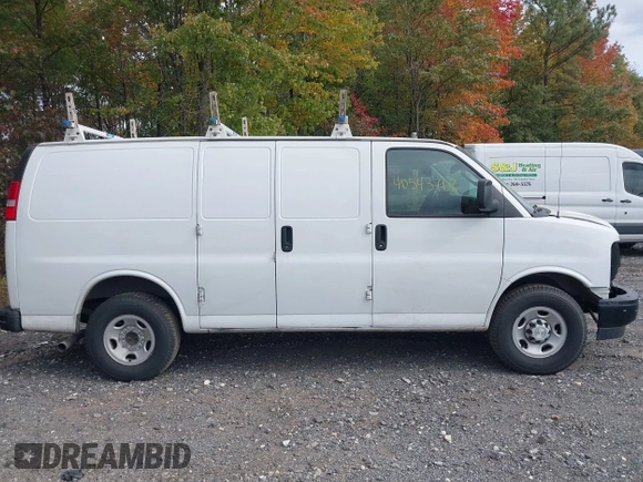 2018 Chevrolet Express Cargo Van with VIN 1GCWGAFG6J1338370, listed as a IAAI auction lot 40543708 with 1 mi miles. Bid and sale history available at carsss.com. Image 14.