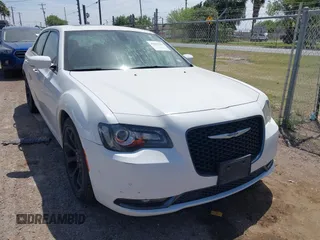 2019 Chrysler 300 S z VIN 2C3CCABG2KH604978, wystawiony jako IAAI lot #42057351 z przebiegiem 69 986 mil mil oraz . Historia ofert i sprzedaży dostępna na DreamBid. Obrazek 1.