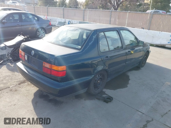 1998 Volkswagen Jetta z VIN 3VWRF61H5WM228558, wystawiony jako IAAI lot #41614111 z przebiegiem 198 205 mil mil oraz . Historia ofert i sprzedaży dostępna na DreamBid. Obrazek 4.
