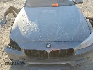 2014 BMW M5 z VIN WBSFV9C57ED593159, wystawiony jako Copart lot #87475634 z przebiegiem Nie podano mil oraz Szkody całkowita. Historia ofert i sprzedaży dostępna na DreamBid. Obrazek 12.