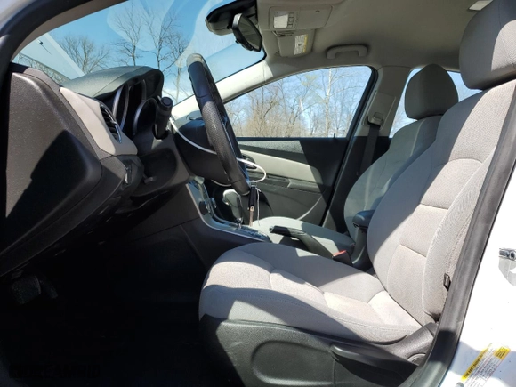 2015 Chevrolet Cruze LT with VIN 1G1PC5SB1F7286600, listed as a Copart auction lot 52152485 with 153,151 mi miles and Salvage Title. Bid and sale history available at carsss.com. Image 7.