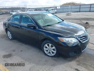 2011 Toyota Camry LE z VIN 4T4BF3EK8BR095858, wystawiony jako IAAI lot #42067732 z przebiegiem 191 968 mil mil oraz . Historia ofert i sprzedaży dostępna na DreamBid. Obrazek 1.