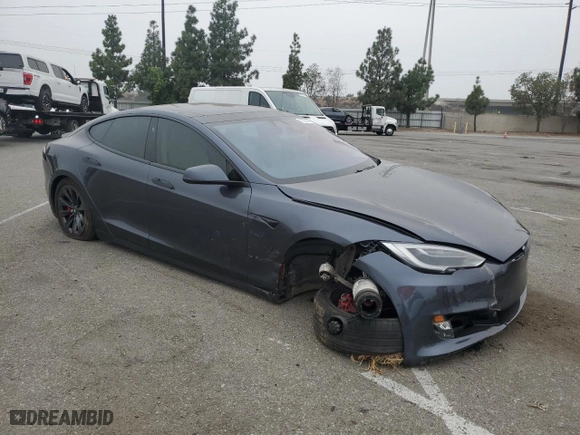2017 Tesla Model S 100D with VIN 5YJSA1E42HF227582, listed as a Copart auction lot 76095294 with 82,531 mi miles and Salvage Title. Bid and sale history available at carsss.com. Image 4.