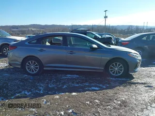 2018 Hyundai Sonata SE with VIN 5NPE24AF5JH679701, listed as a IAAI auction lot 41095174 with 30,579 mi miles and . Bid and sale history available at DreamBid. Image 12.