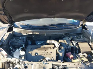 2023 Mitsubishi Outlander ES z VIN JA4ARUAU1PU011685, wystawiony jako IAAI lot #41575031 z przebiegiem 57 068 mil mil oraz . Historia ofert i sprzedaży dostępna na DreamBid. Obrazek 10.