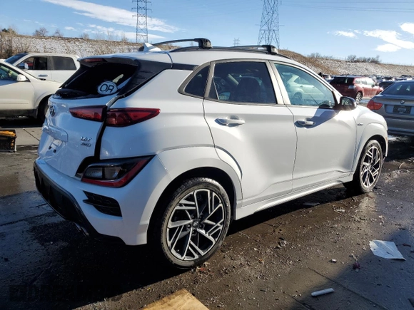 2022 Hyundai Kona N Line with VIN KM8K3CA33NU796555, listed as a Copart auction lot 42942895 with 39,328 mi miles and Salvage Title. Bid and sale history available at carsss.com. Image 3.