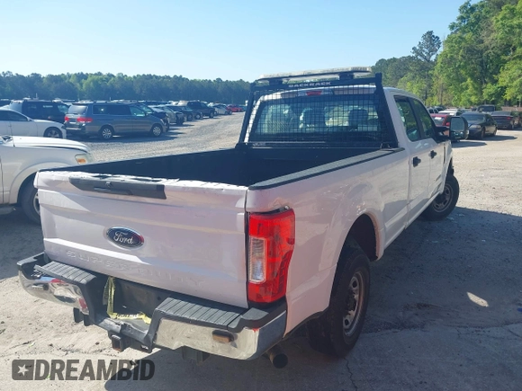 2019 Ford Super Duty F-250 SRW XL with VIN 1FT7W2A60KEC73618, listed as a IAAI auction lot 41949278 with 190,454 mi miles. Bid and sale history available at carsss.com. Image 4.