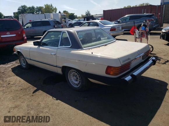 1984 Mercedes-Benz 380 SL z VIN WDBBA45AXEA014440, wystawiony jako Copart lot #71004334 z przebiegiem Nie podano mil oraz Czysty tytuł • Clean title. Historia ofert i sprzedaży dostępna na DreamBid. Obrazek 2.