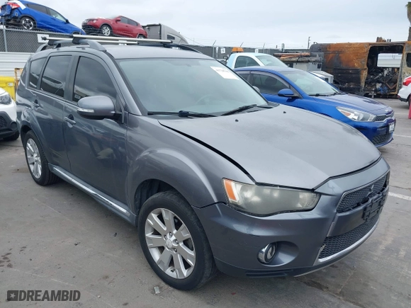 2011 Mitsubishi Outlander SE with VIN JA4AS3AW2BU040220, listed as a IAAI auction lot 41728765 with 192,187 mi miles. Bid and sale history available at carsss.com. Image 1.