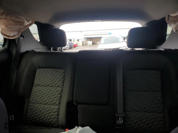 2020 Chevrolet Equinox LT with VIN 2GNAXUEV8L6231260, listed as a Copart auction lot 52151585 with 39,613 mi miles and Salvage Title. Bid and sale history available at DreamBid. Image 10.
