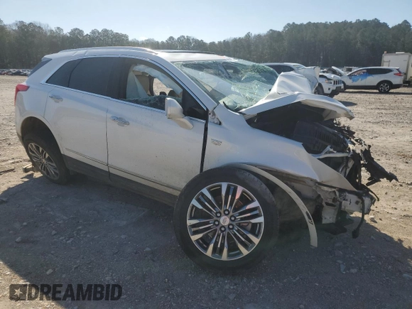 2018 Cadillac XT5 Premium Luxury FWD z VIN 1GYKNERS6JZ224490, wystawiony jako Copart lot #48401595 z przebiegiem Nie podano mil oraz Szkody całkowita. Historia ofert i sprzedaży dostępna na DreamBid. Obrazek 4.