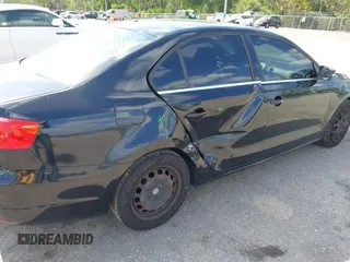 2013 Volkswagen Jetta SE z VIN 3VWDP7AJ6DM406961, wystawiony jako IAAI lot #42107384 z przebiegiem 132 547 mil mil oraz . Historia ofert i sprzedaży dostępna na DreamBid. Obrazek 6.