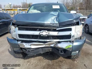 2008 Chevrolet Silverado 1500 Work Truck with VIN 1GCEK19078Z153538, listed as a IAAI auction lot 41811804 with 158,022 mi miles. Bid and sale history available at carsss.com. Image 6.