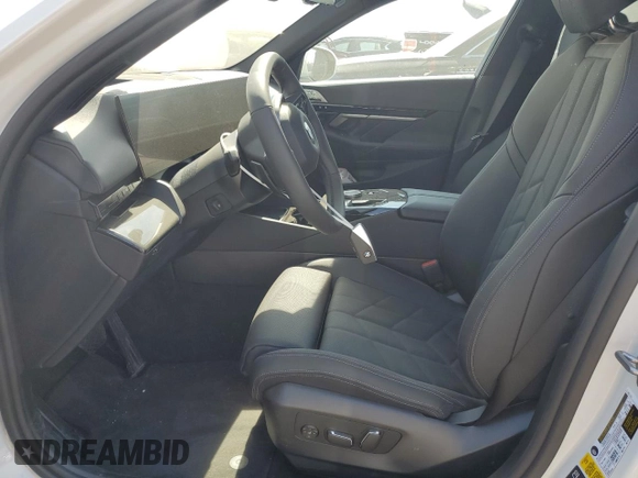 2024 BMW 5 Series 530i xDrive с VIN WBA53FJ00RCP20115, выставлен на аукционе Copart как лот 71083904 с пробегом 2 043 миль миль и Списание • Salvage title. История ставок и продаж доступна на DreamBid. Изображение 7.