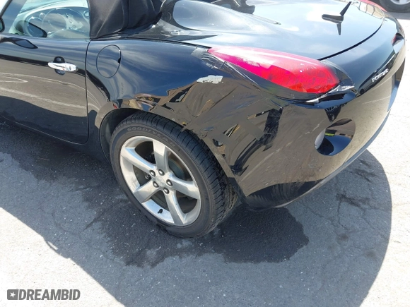 2007 Pontiac Solstice with VIN 1G2MB35B07Y105757, listed as a IAAI auction lot 42008293 with 135,739 mi miles. Bid and sale history available at carsss.com. Image 6.