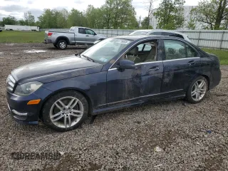 2013 Mercedes-Benz C 300 Sport z VIN WDDGF8AB6DR300385, wystawiony jako Copart lot #57798695 z przebiegiem 131 612 mil mil oraz Szkoda całkowita • Salvage title. Historia ofert i sprzedaży dostępna na DreamBid. Obrazek 1.