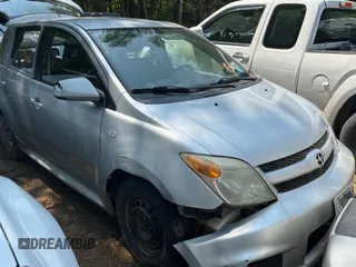 2006 Scion xA z VIN JTKKT624065019249, wystawiony jako Copart lot #61012365 z przebiegiem Nie podano mil oraz Czysty tytuł • Clean title. Historia ofert i sprzedaży dostępna na DreamBid. Obrazek 1.