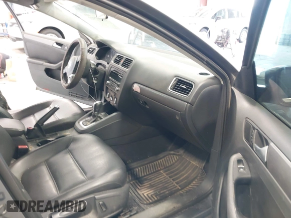 2014 Volkswagen Jetta TDI with VIN 3VWLL7AJ9EM374323, listed as a IAAI auction lot 42707922 with 153,447 mi miles and . Bid and sale history available at DreamBid. Image 5.