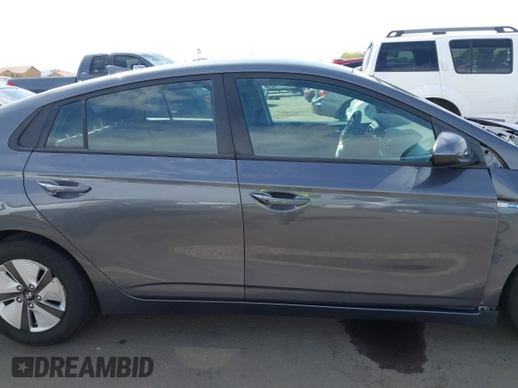 2019 Hyundai Ioniq Blue z VIN KMHC65LC1KU174214, wystawiony jako IAAI lot #41889734 z przebiegiem 131 626 mil mil oraz . Historia ofert i sprzedaży dostępna na DreamBid. Obrazek 14.