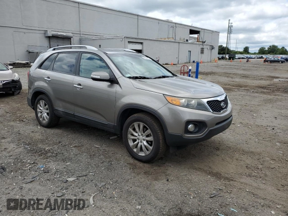 2011 Kia Sorento EX z VIN 5XYKU4A25BG002005, wystawiony jako Copart lot #56504425 z przebiegiem 192 744 mil mil oraz Szkoda całkowita • Salvage title. Historia ofert i sprzedaży dostępna na DreamBid. Obrazek 4.