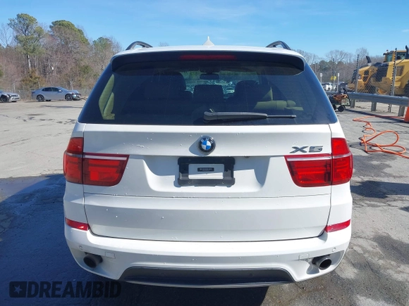 2013 BMW X5 xDrive35i z VIN 5UXZV4C5XD0B10732, wystawiony jako IAAI lot #41576548 z przebiegiem 131 237 mil mil oraz . Historia ofert i sprzedaży dostępna na DreamBid. Obrazek 16.