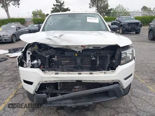 2022 Nissan Frontier S z VIN 1N6ED1EJ7NN608316, wystawiony jako IAAI lot #42047047 z przebiegiem 33 896 mil mil oraz . Historia ofert i sprzedaży dostępna na DreamBid. Obrazek 12.