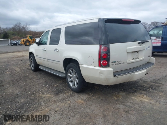 2011 GMC Yukon XL Denali z VIN 1GKS2MEF7BR271728, wystawiony jako IAAI lot #42050555 z przebiegiem 251 752 mil mil oraz . Historia ofert i sprzedaży dostępna na DreamBid. Obrazek 3.