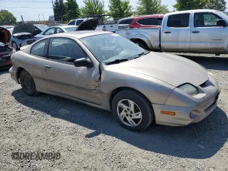 2002 Pontiac Sunfire SE z VIN 1G2JB124327288986, wystawiony jako Copart lot #64072634 z przebiegiem 122 306 mil mil oraz Szkody całkowita. Historia ofert i sprzedaży dostępna na DreamBid. Obrazek 4.