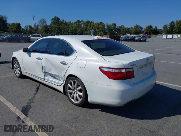 2008 Lexus LS 460 with VIN JTHBL46F485070620, listed as a IAAI auction lot 40529145 with 135,030 mi miles. Bid and sale history available at carsss.com. Image 3.
