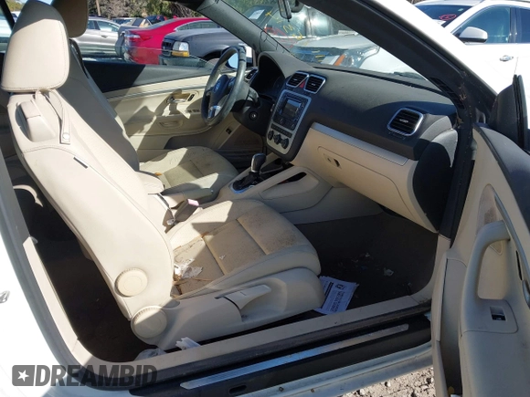 2015 Volkswagen Eos Komfort with VIN WVWBW8AH4FV003067, listed as a IAAI auction lot 41186314 with Not Provided miles and . Bid and sale history available at DreamBid. Image 5.