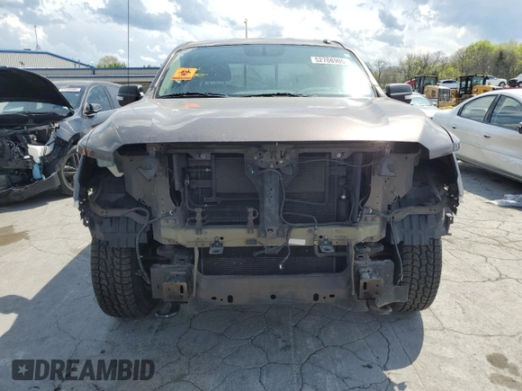 2017 Nissan Titan SV z VIN 1N6AA1EJ8HN522119, wystawiony jako Copart lot #52708905 z przebiegiem 139 582 mil mil oraz Szkoda całkowita • Salvage title. Historia ofert i sprzedaży dostępna na DreamBid. Obrazek 5.