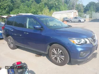 2017 Nissan Pathfinder SV with VIN 5N1DR2MM4HC675341, listed as a IAAI auction lot 40087490 with 95,106 mi miles. Bid and sale history available at carsss.com. Image 1.