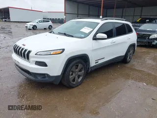 2017 Jeep Cherokee Latitude z VIN 1C4PJLCBXHW578514, wystawiony jako IAAI lot #42177673 z przebiegiem 125 030 mil mil oraz . Historia ofert i sprzedaży dostępna na DreamBid. Obrazek 2.