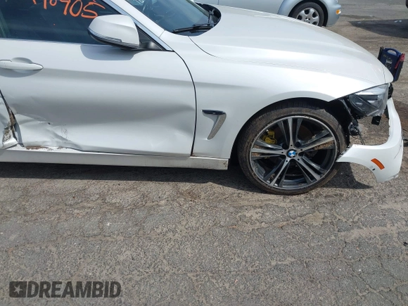 2019 BMW 4 Series 430i xDrive z VIN WBA4J3C55KBL08387, wystawiony jako IAAI lot #42248405 z przebiegiem 115 017 mil mil oraz . Historia ofert i sprzedaży dostępna na DreamBid. Obrazek 17.